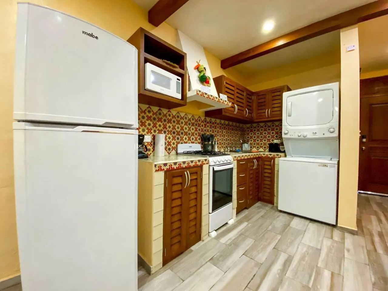 Colorful Hacienda Style 2Br With Pool Steps To Beach Playa del Carmen