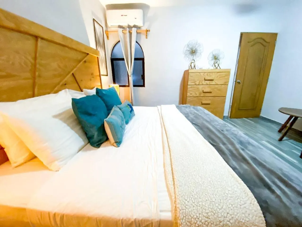 Colorful Hacienda Style 2Br With Pool Steps To Beach Playa del Carmen Meksika