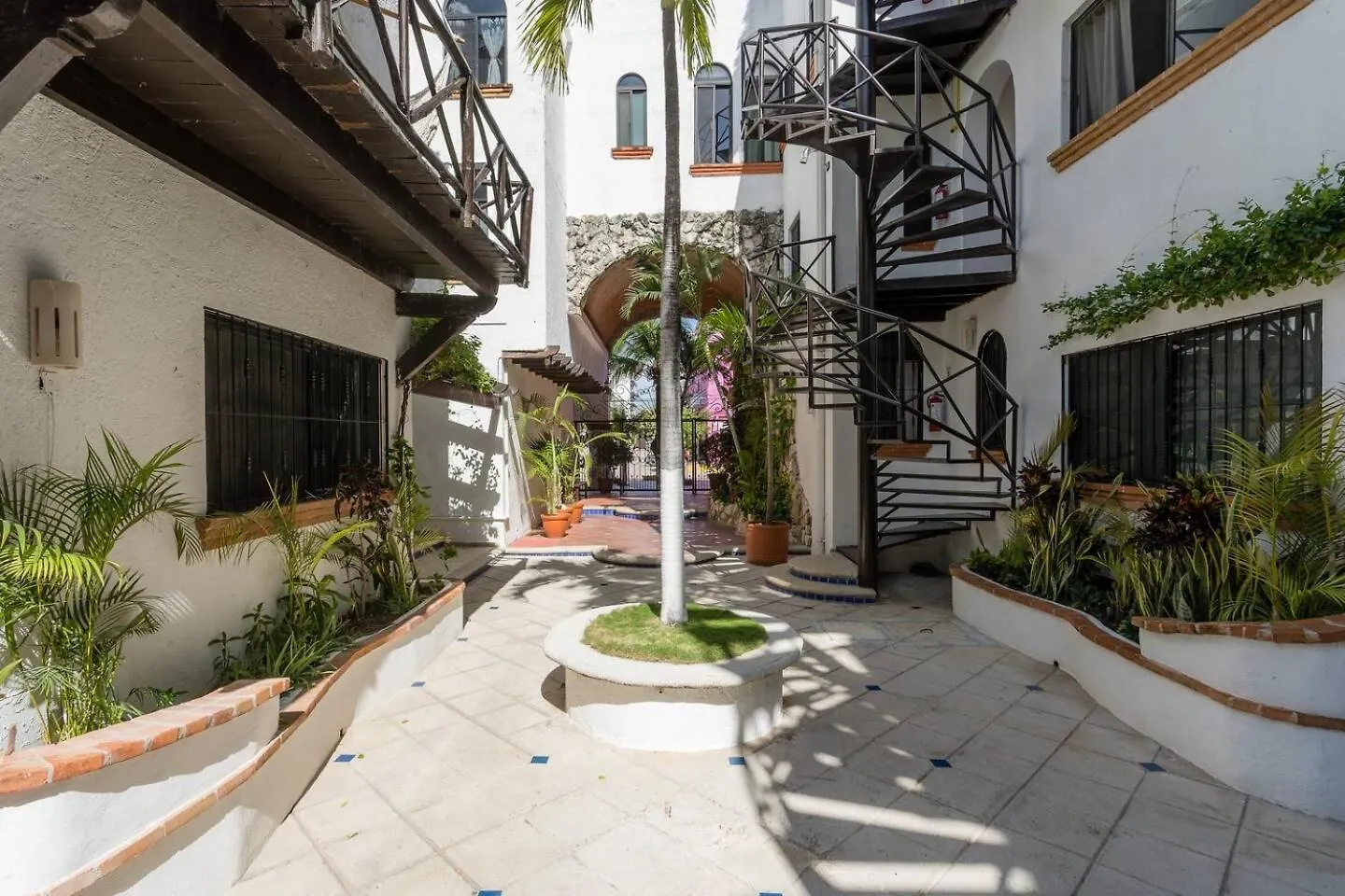 Colorful Hacienda Style 2Br With Pool Steps To Beach Playa del Carmen 0*,  Meksika