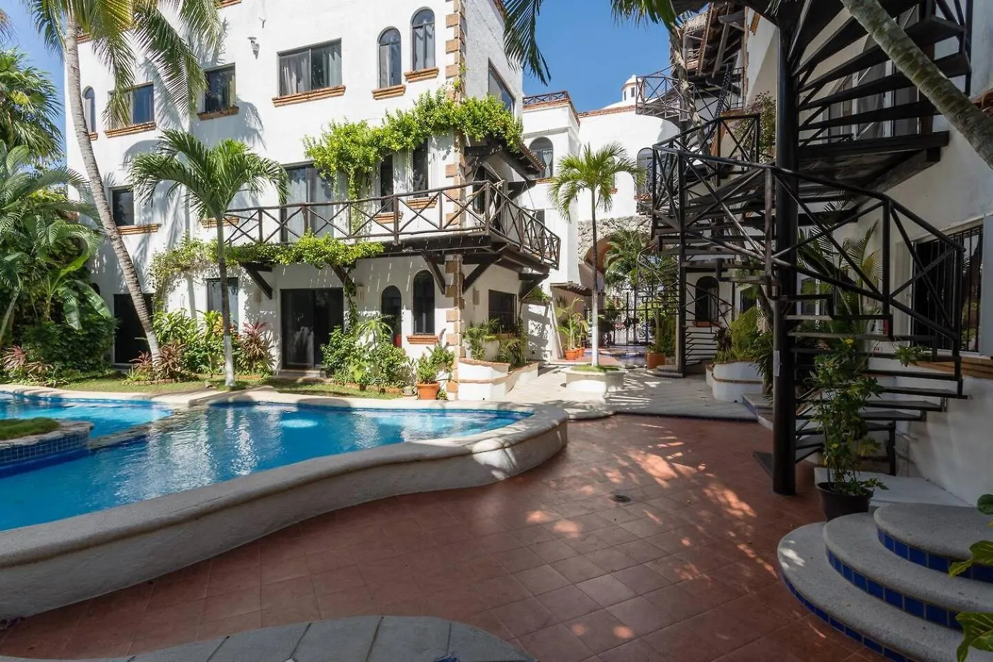 Colorful Hacienda Style 2Br With Pool Steps To Beach Playa del Carmen